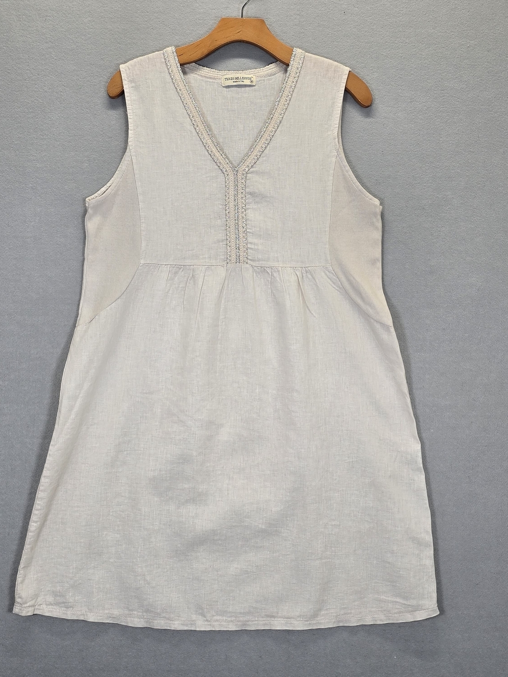 Terzo Millennio Made in Italy Linen Beige  Shift M Dress embroidered trim V Neck